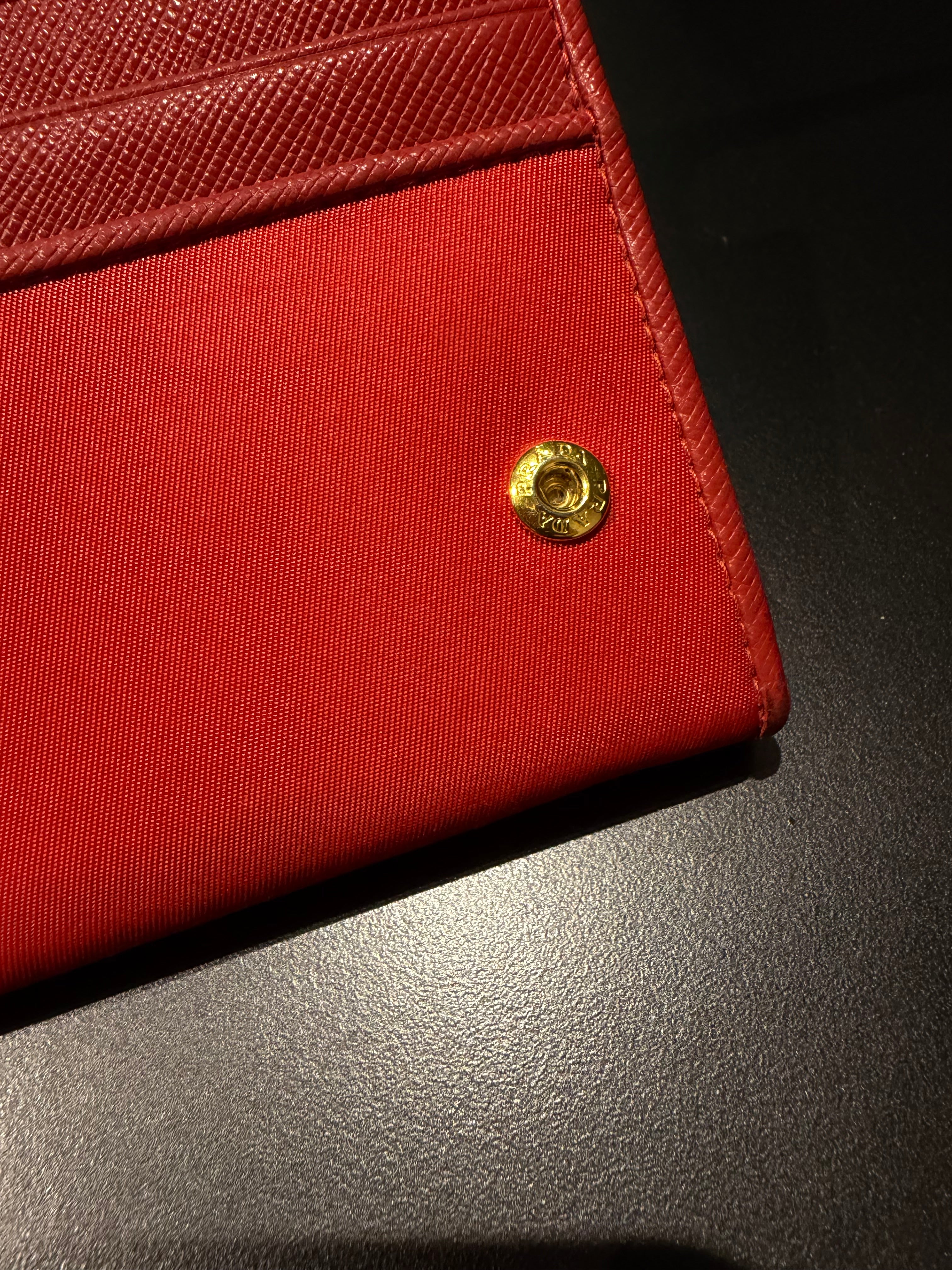 Prada Wallet on Chain in Nylon Rosso con Porta Carte Coordinato