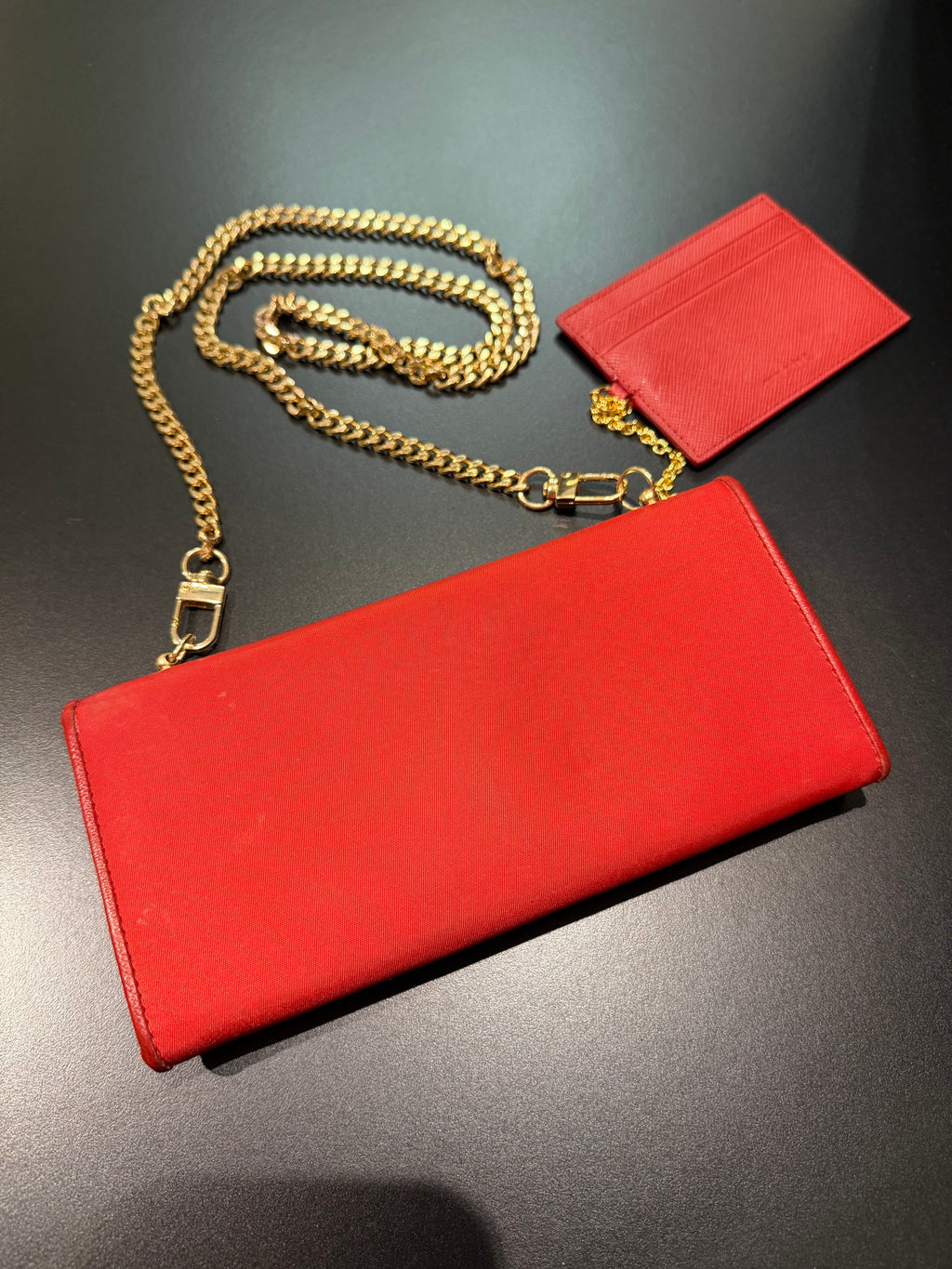 Prada Wallet on Chain in Nylon Rosso con Porta Carte Coordinato