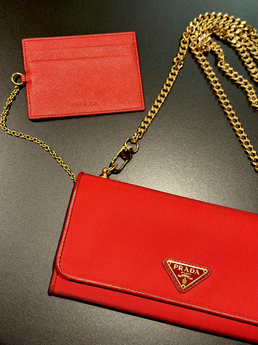 Prada Wallet on Chain in Nylon Rosso con Porta Carte Coordinato