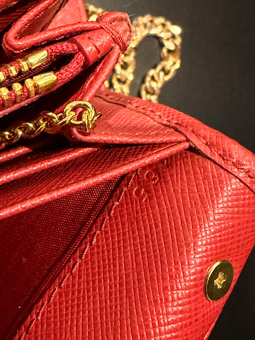 Prada Wallet on Chain in Nylon Rosso con Porta Carte Coordinato