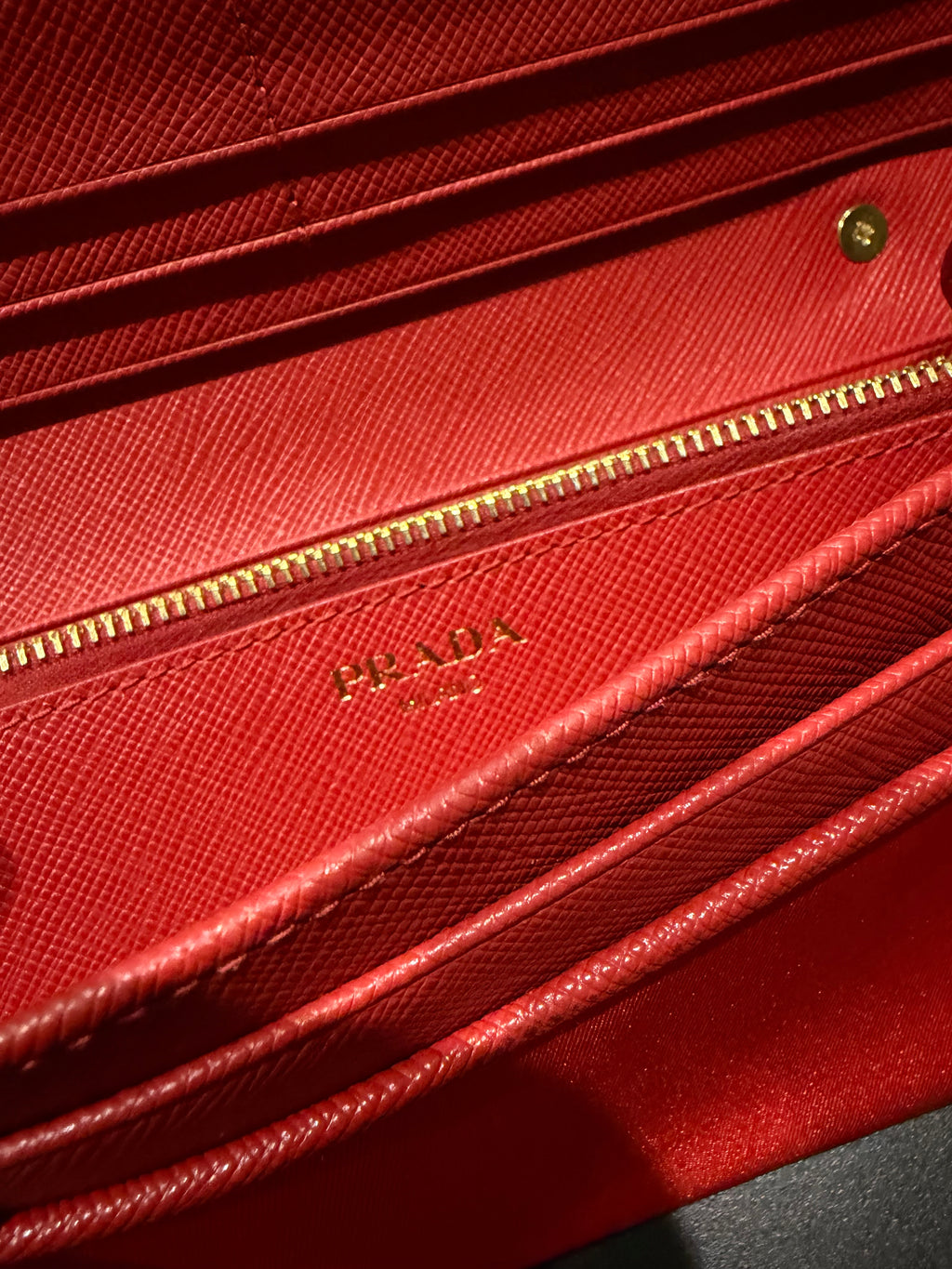 Prada Wallet on Chain in Nylon Rosso con Porta Carte Coordinato