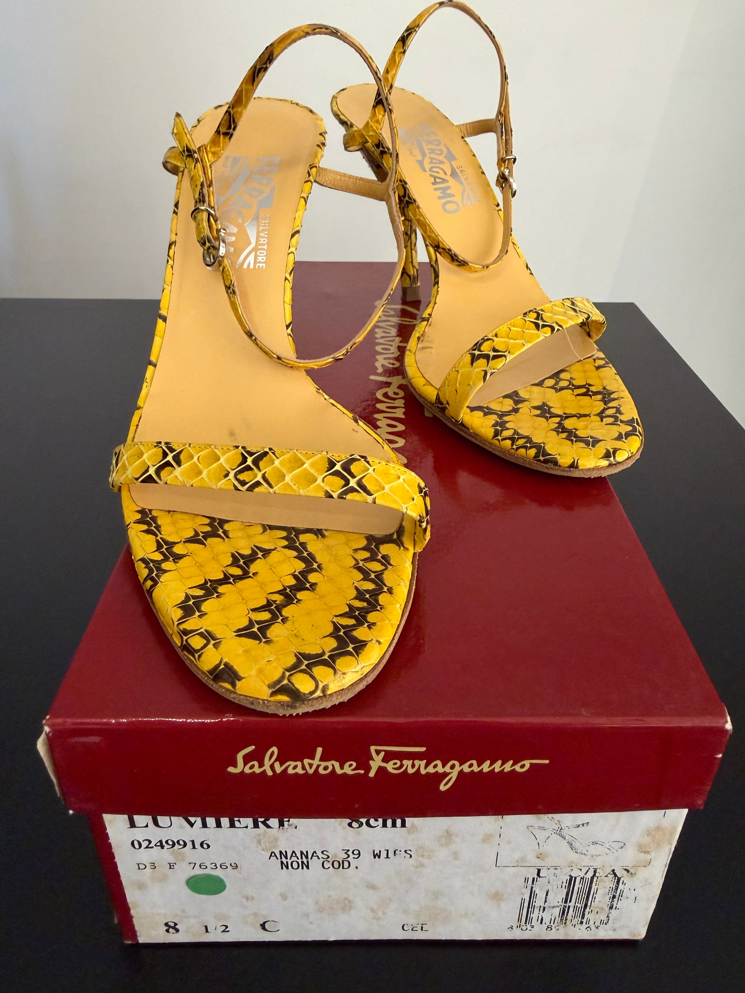 Sandali Salvatore Ferragamo vintage in pelle di pitone