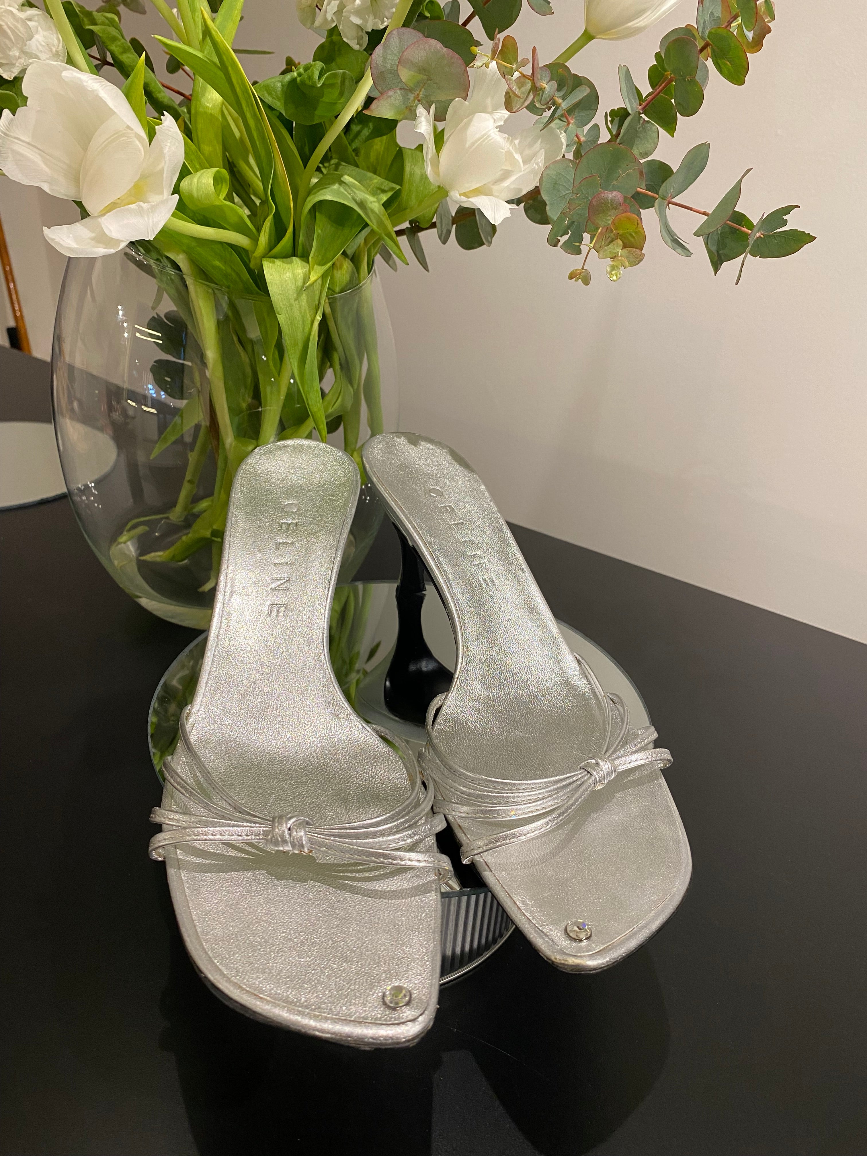 CÉLINE Vintage Minimalist Strappy Kitten Heels – Archive 90s/Y2K