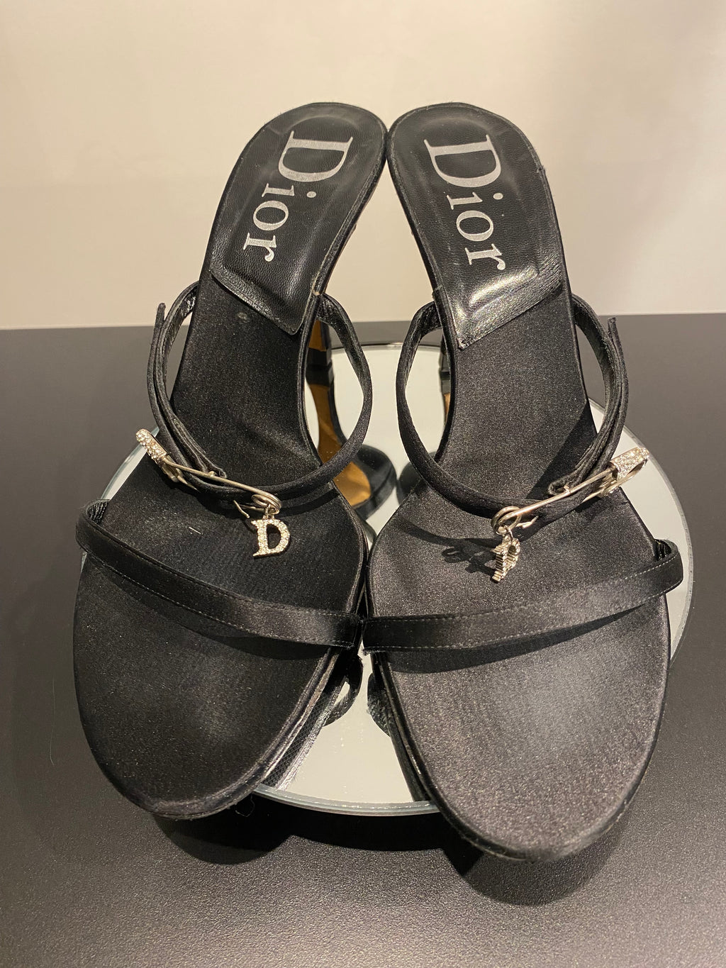 Christian Dior by John Galliano Black Satin Heels with Dior Charms 38·Ottime·Dior