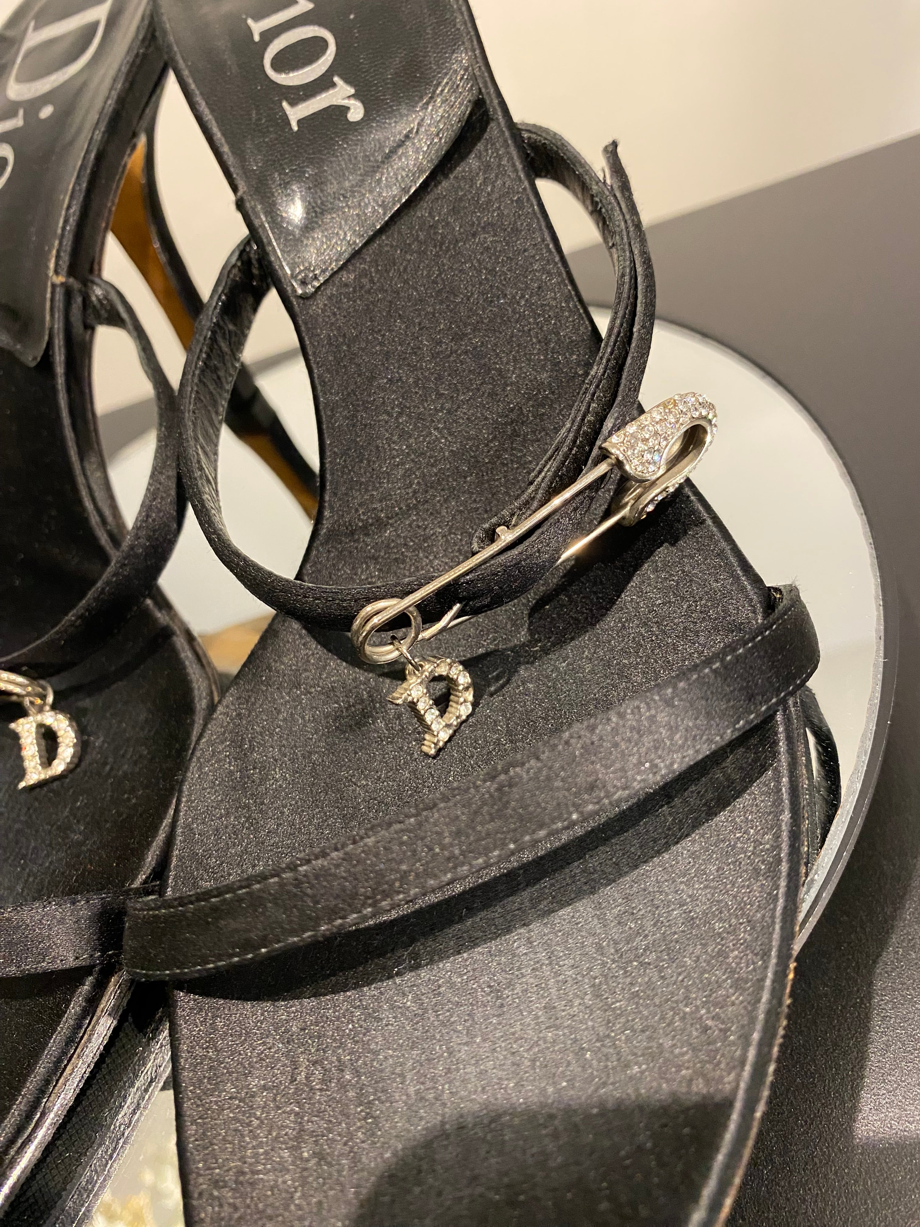 Christian Dior by John Galliano Black Satin Heels with Dior Charms 38·Ottime·Dior