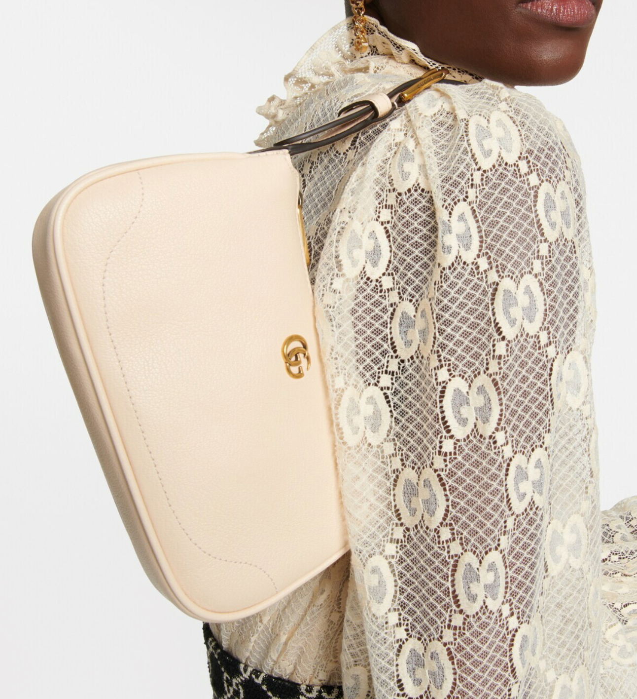 Gucci Aphrodite Small Leather Shoulder Bag in pelle martellata color crema