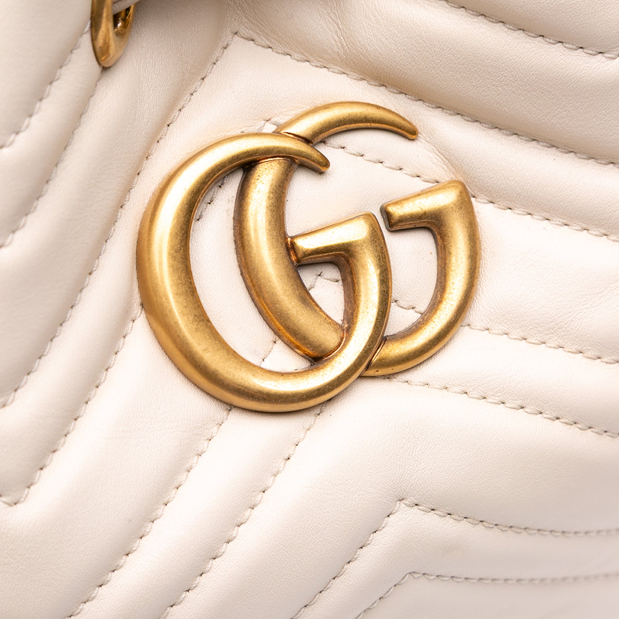 Gucci GG Marmont Bucket Bag in Pelle Matelassé